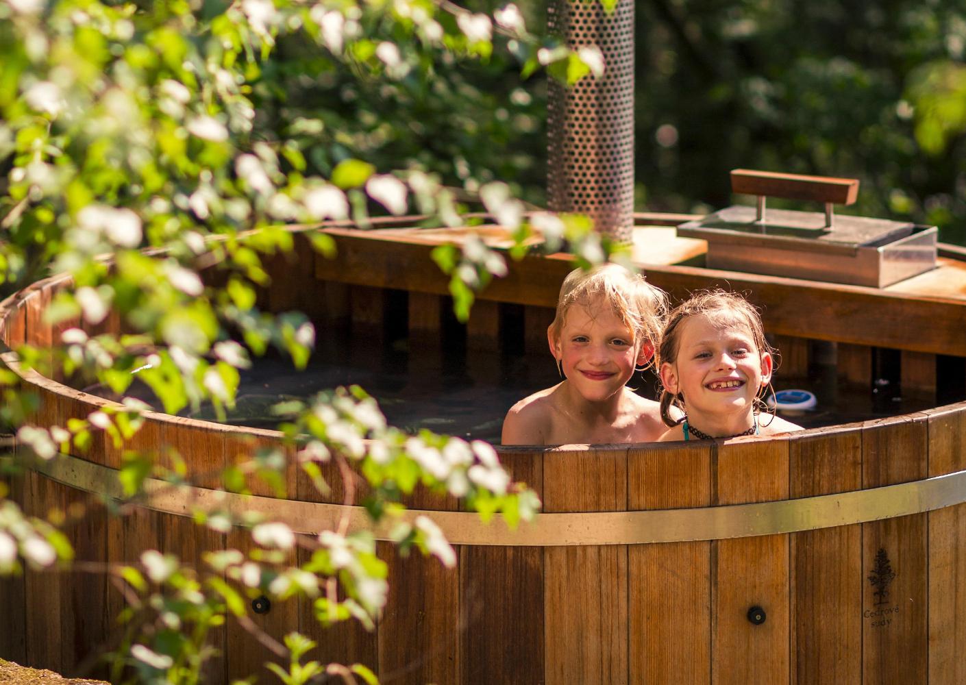 Cedar bathing barrel